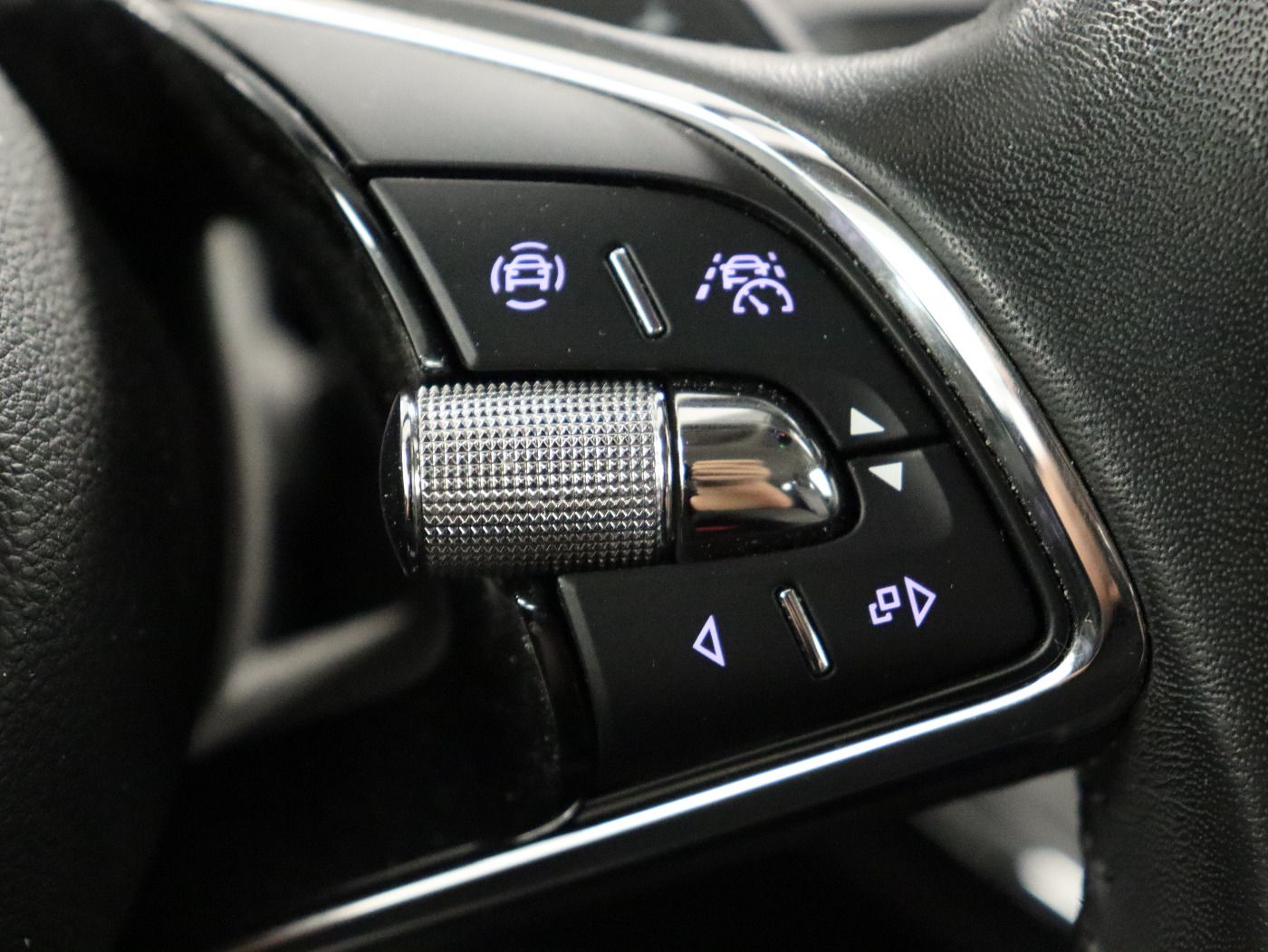 Fahrzeugabbildung SKODA Enyaq |AHK|FLA|ACC|elSitz|Navi|W-Paket|LaneAss