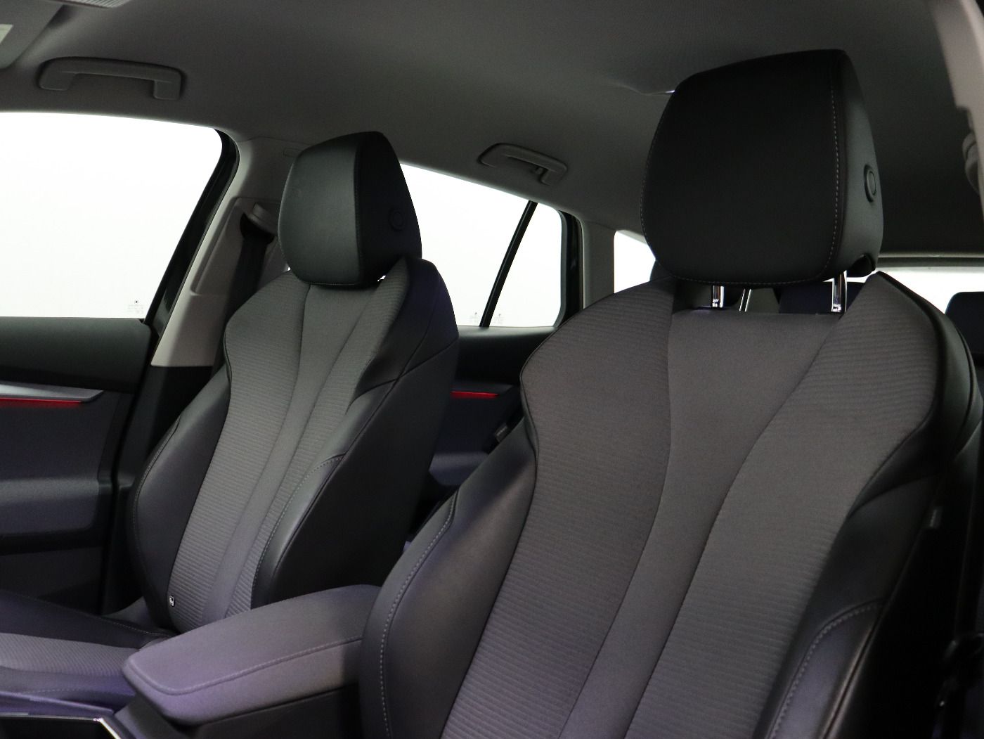 Fahrzeugabbildung SKODA Enyaq |AHK|FLA|ACC|elSitz|Navi|W-Paket|LaneAss