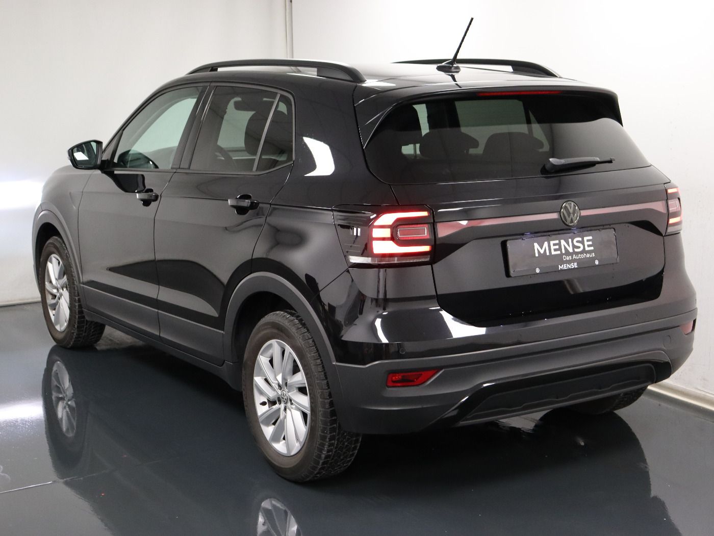 Fahrzeugabbildung Volkswagen T-Cross 1.0 TSI Life Navi BlindSpot FrontAssist