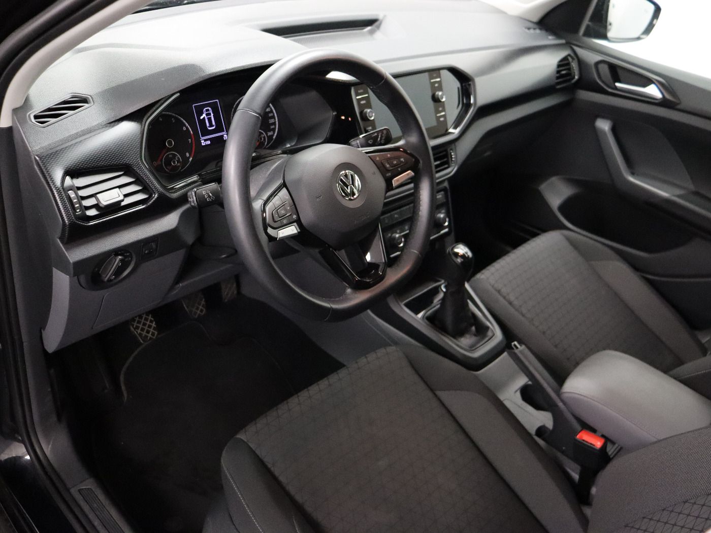 Fahrzeugabbildung Volkswagen T-Cross 1.0 TSI Life Navi BlindSpot FrontAssist