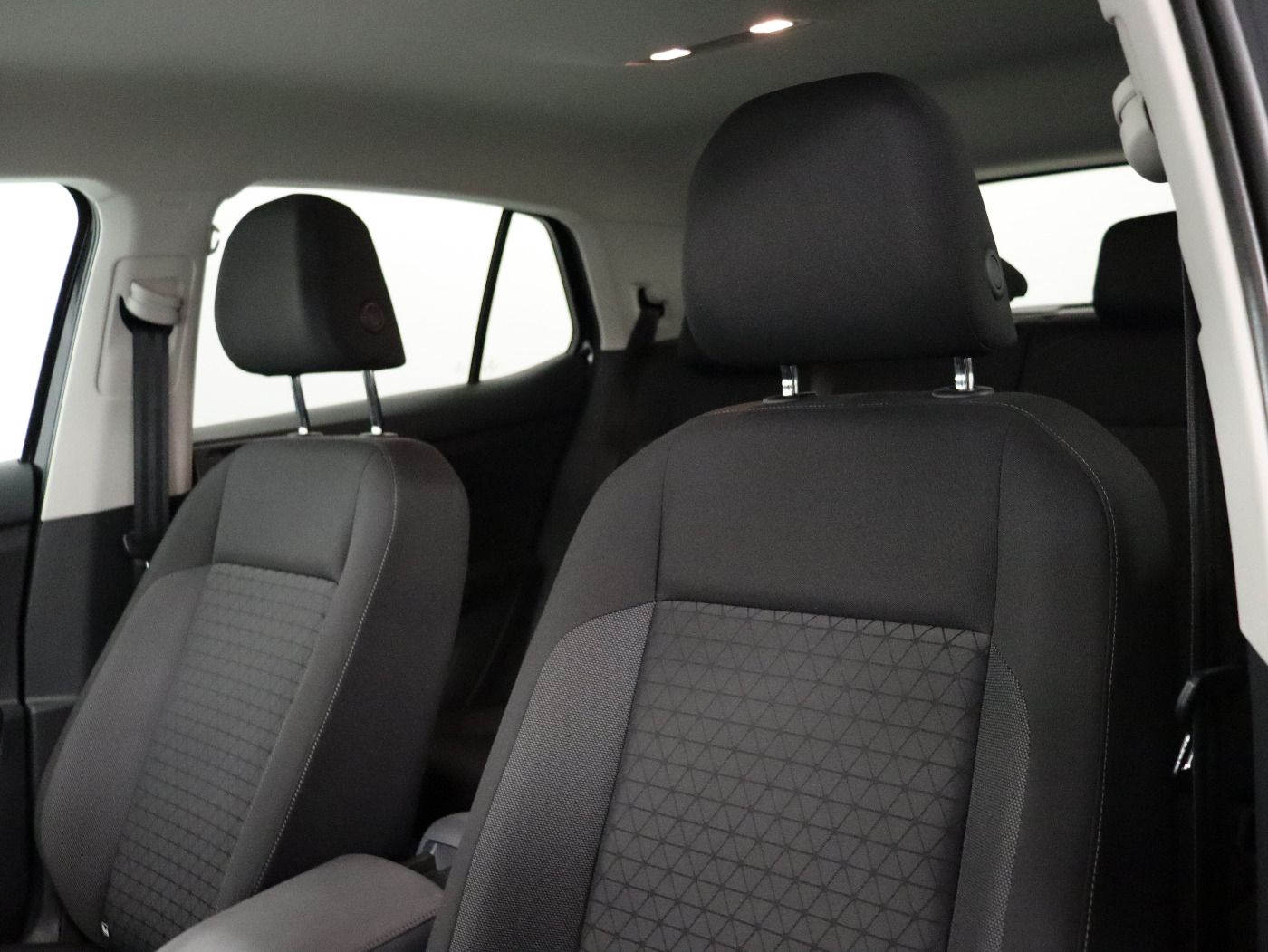Fahrzeugabbildung Volkswagen T-Cross 1.0 TSI Life Navi BlindSpot FrontAssist