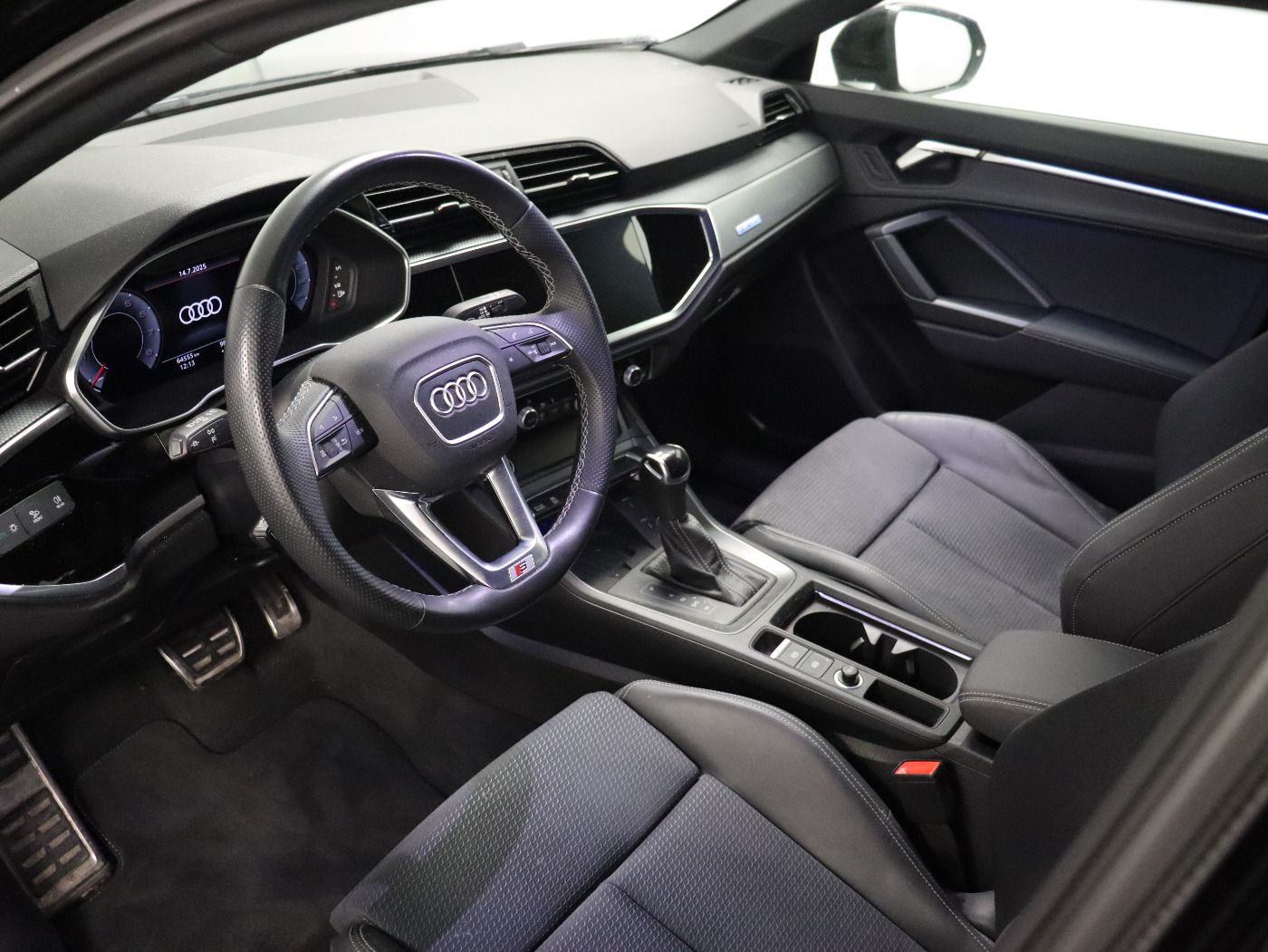 Fahrzeugabbildung Audi Q3 Sportback 45 TFSI quattro S tronic S-Line |LM
