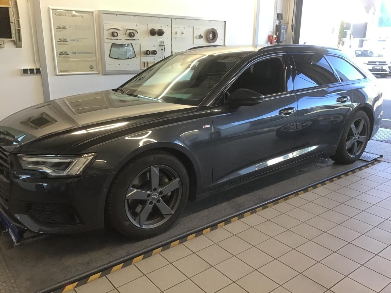 Fahrzeugabbildung Audi A6 Avant 45 TDI quattro S tronic S-Line |Matrix