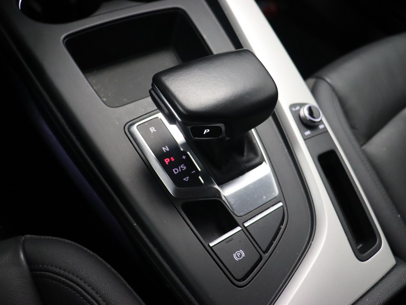 Fahrzeugabbildung Audi A4 Avant 40 TDI quattro S tronic advanced |FLA