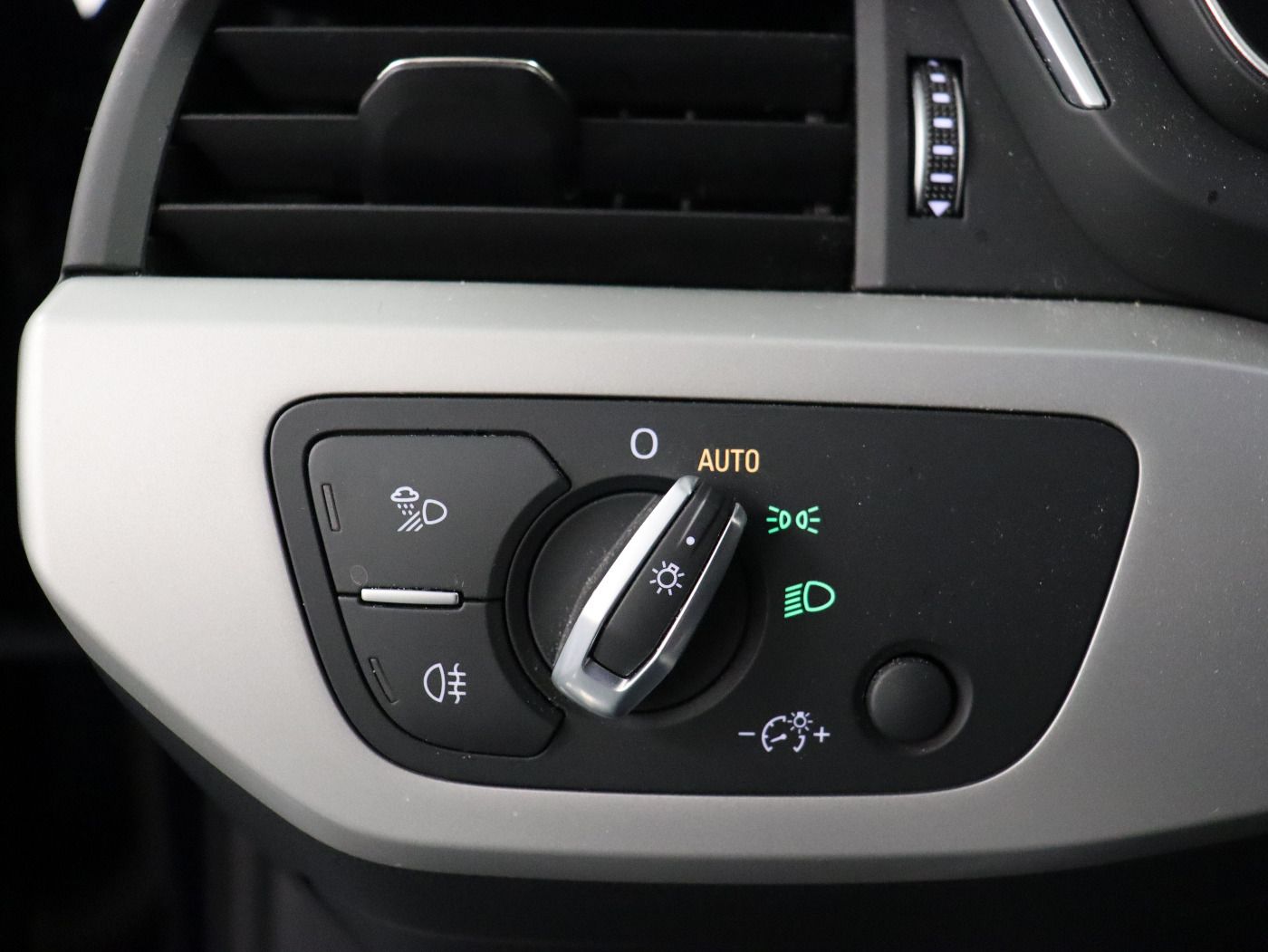 Fahrzeugabbildung Audi A4 Avant 40 TDI quattro S tronic advanced |FLA