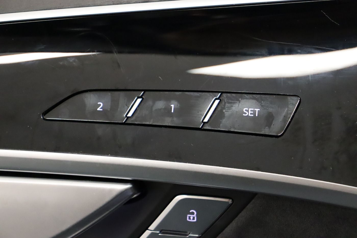 Fahrzeugabbildung Audi A8 lang 60 TFSI e quattro S line |Matrix|Luft|LM