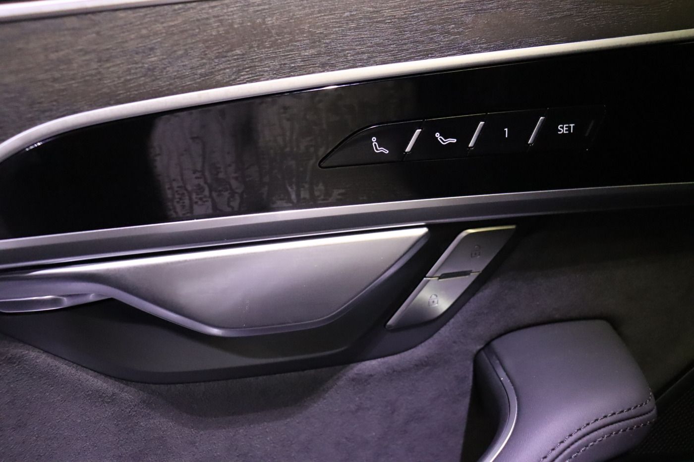 Fahrzeugabbildung Audi A8 lang 60 TFSI e quattro S line |Matrix|Luft|LM