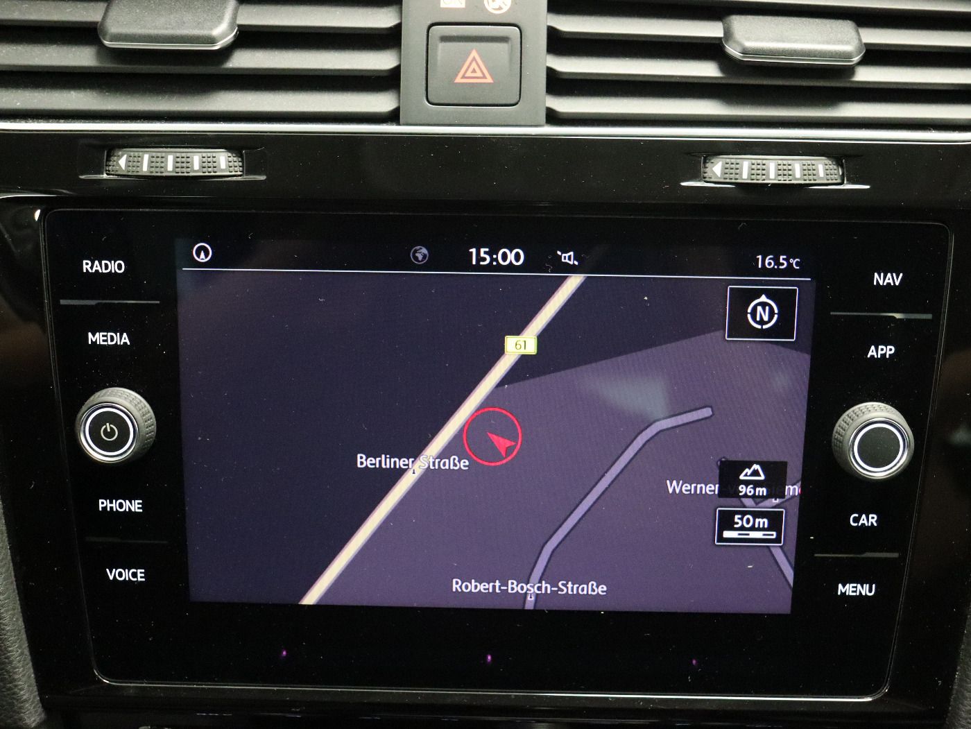 Fahrzeugabbildung Volkswagen Golf VII 1.5 TSI Highline R-LINE Navi LED 17Zoll