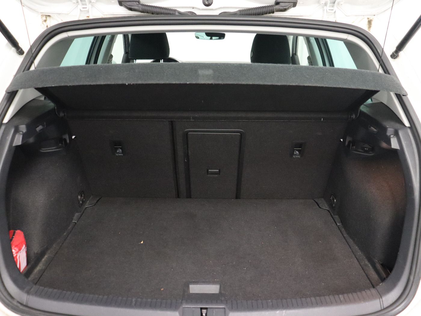 Fahrzeugabbildung Volkswagen Golf VII 1.5 TSI Highline R-LINE Navi LED 17Zoll