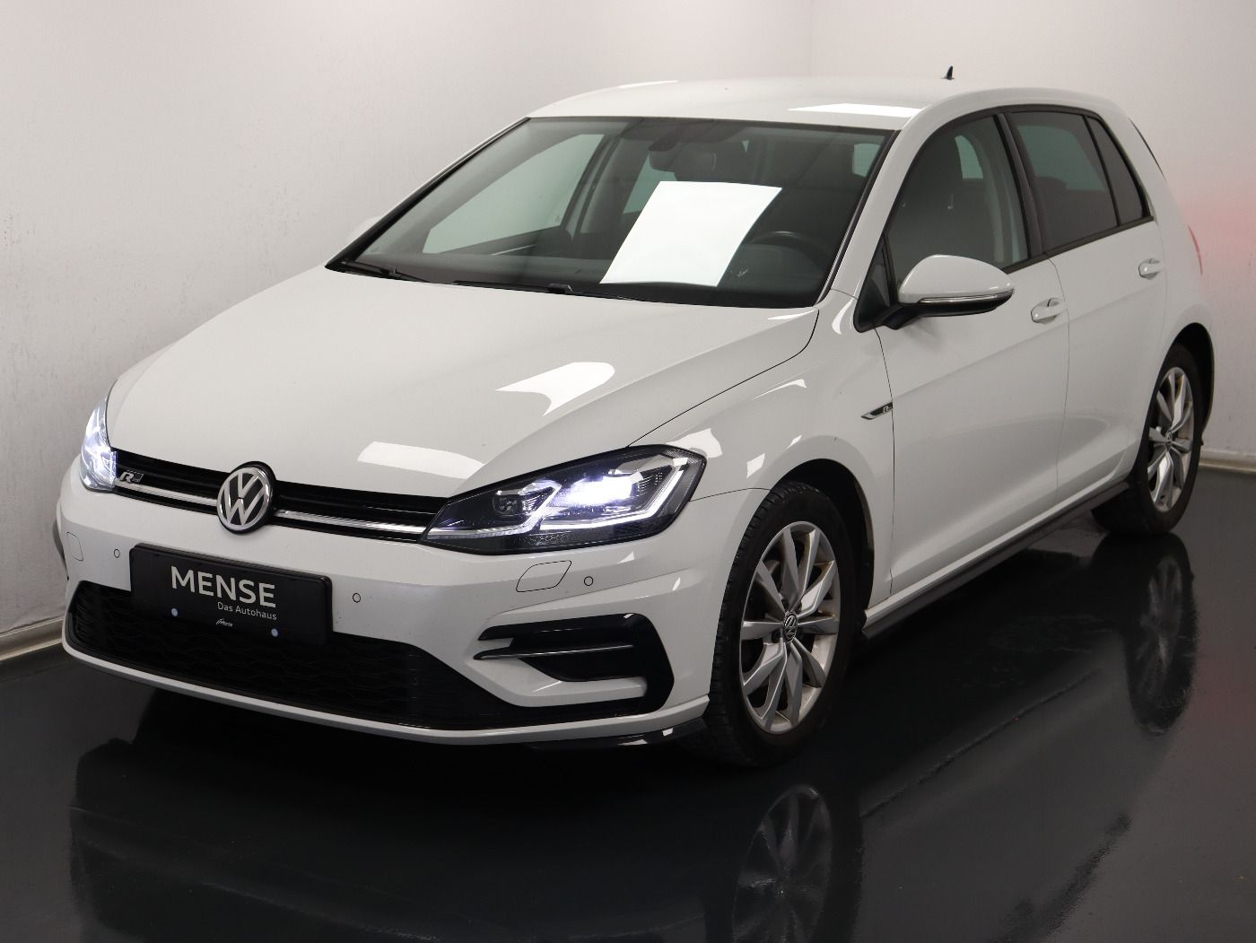 Fahrzeugabbildung Volkswagen Golf VII 1.5 TSI Highline R-LINE Navi LED 17Zoll
