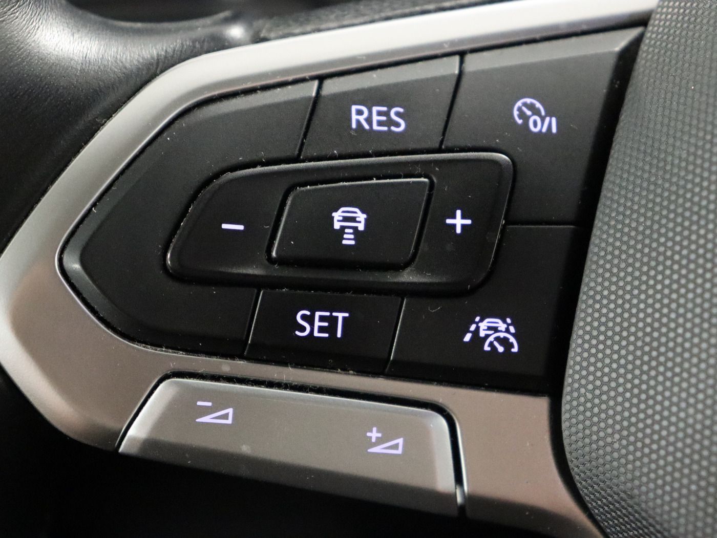 Fahrzeugabbildung Volkswagen Tiguan Allspace Life 2.0 TDI SCR 110 kW 6-Gang