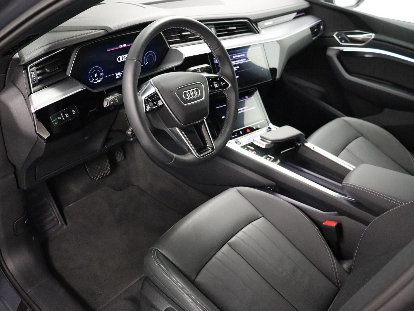 Fahrzeugabbildung Audi Q8 e-tron Sportback 55 quattro advanced |Luft