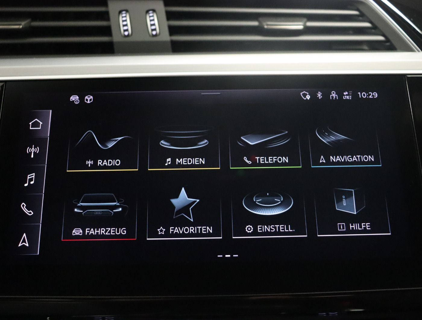 Fahrzeugabbildung Audi Q8 e-tron 55 quattro advanced |Matrix|Luft|ACC