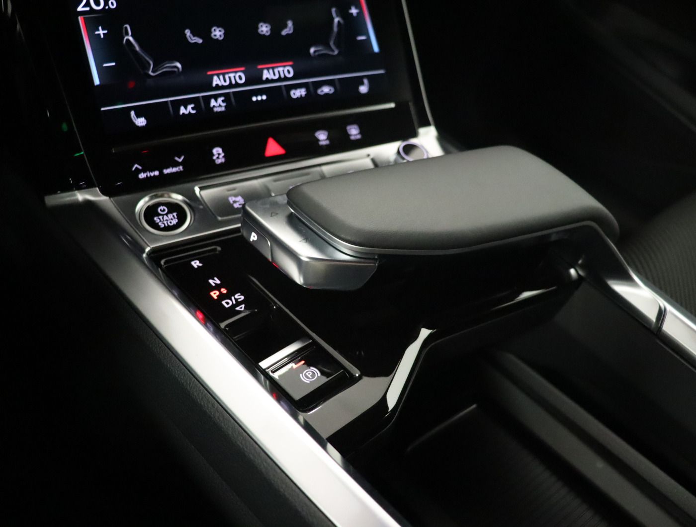 Fahrzeugabbildung Audi Q8 e-tron 55 quattro advanced |Matrix|Luft|ACC