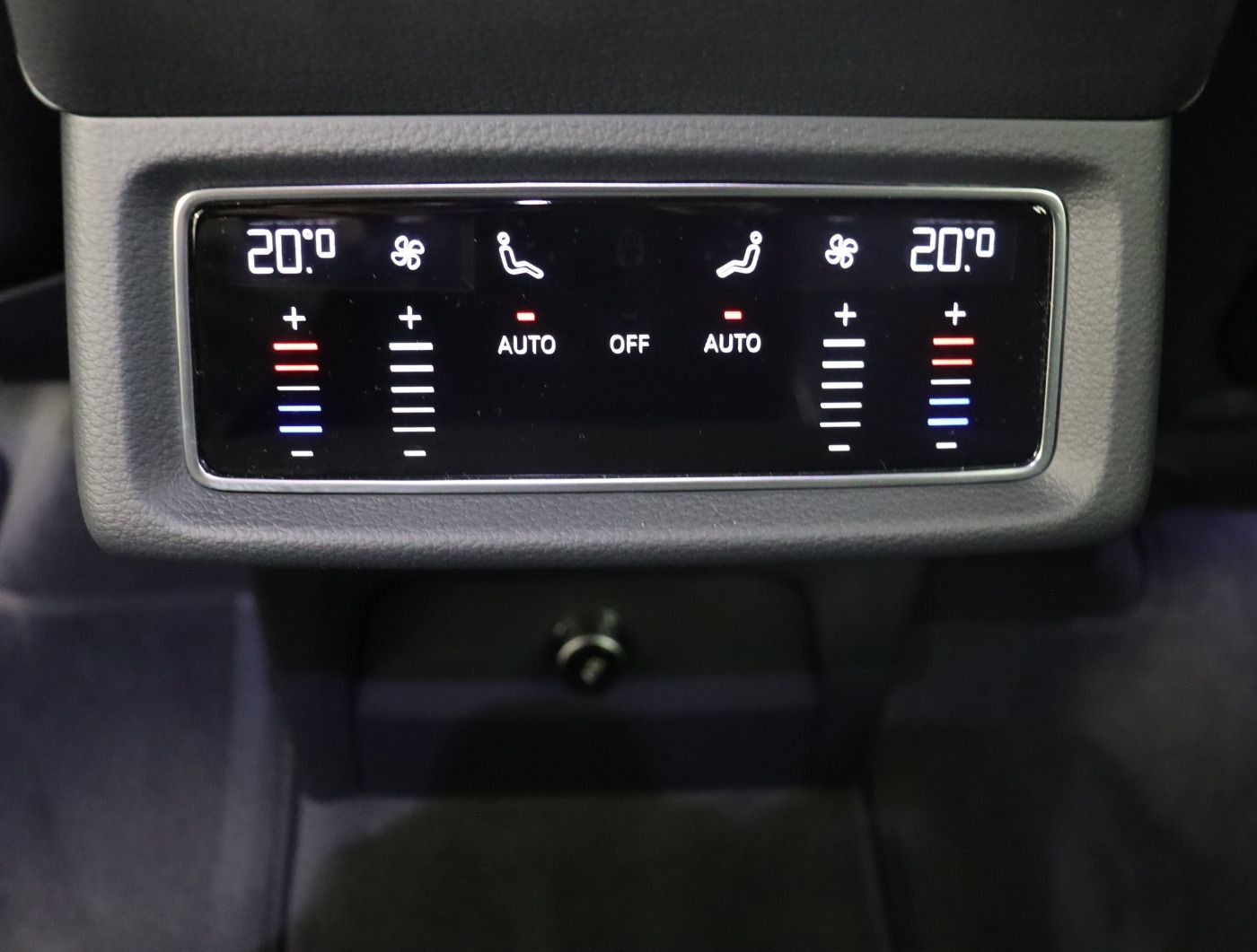 Fahrzeugabbildung Audi Q8 e-tron 55 quattro advanced |Matrix|Luft|ACC