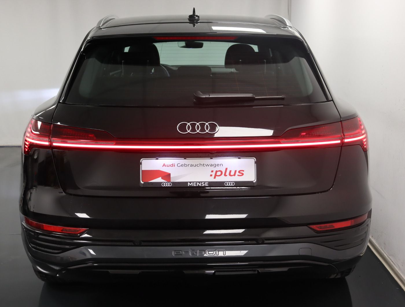 Fahrzeugabbildung Audi Q8 e-tron 55 quattro advanced |Matrix|Luft|ACC