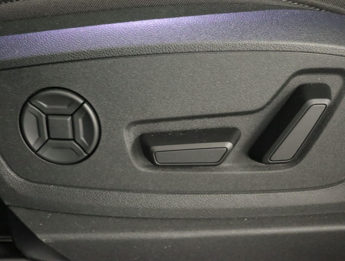 Fahrzeugabbildung Audi Q8 e-tron 55 quattro advanced |Matrix|Luft|ACC