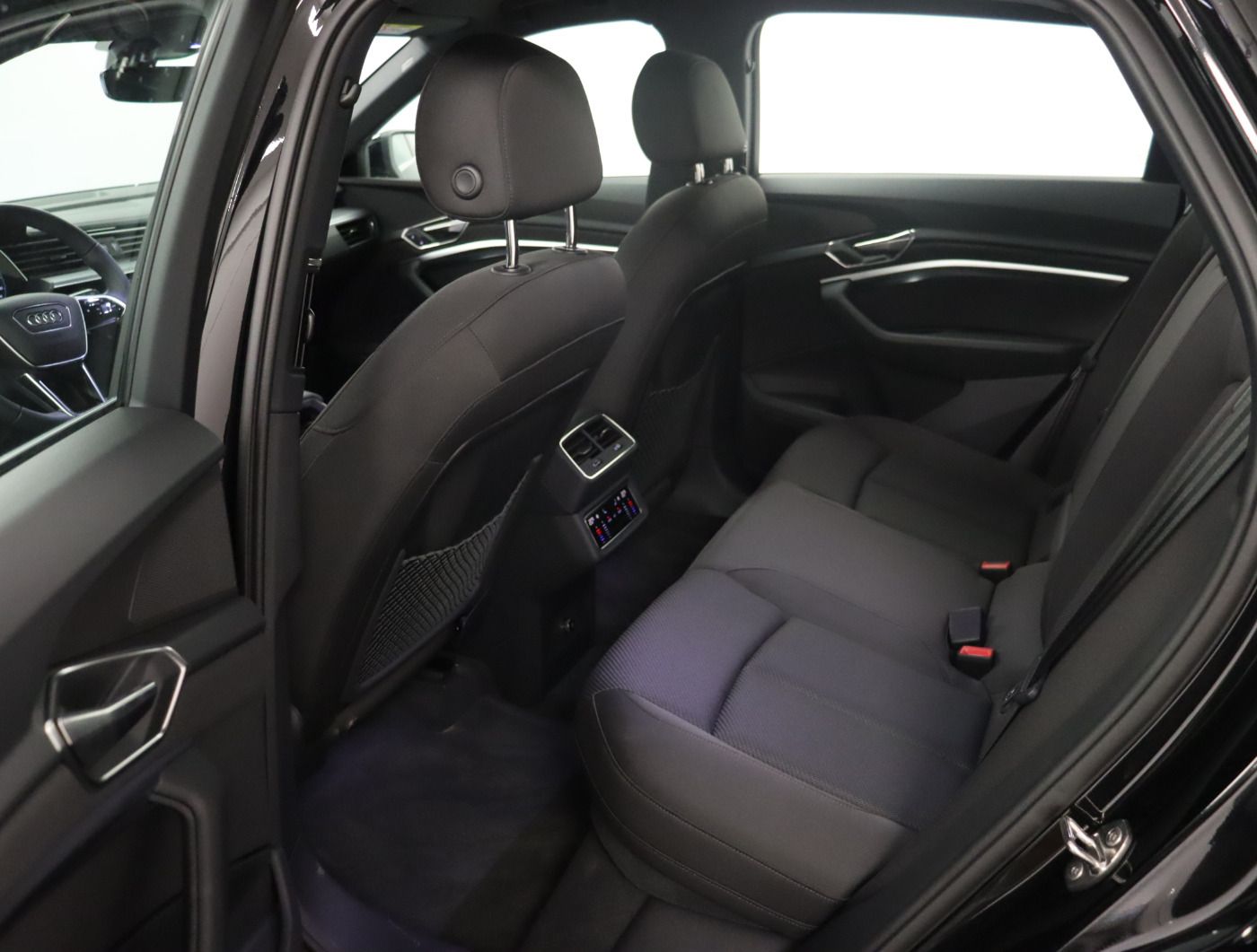 Fahrzeugabbildung Audi Q8 e-tron 55 quattro advanced |Matrix|Luft|ACC