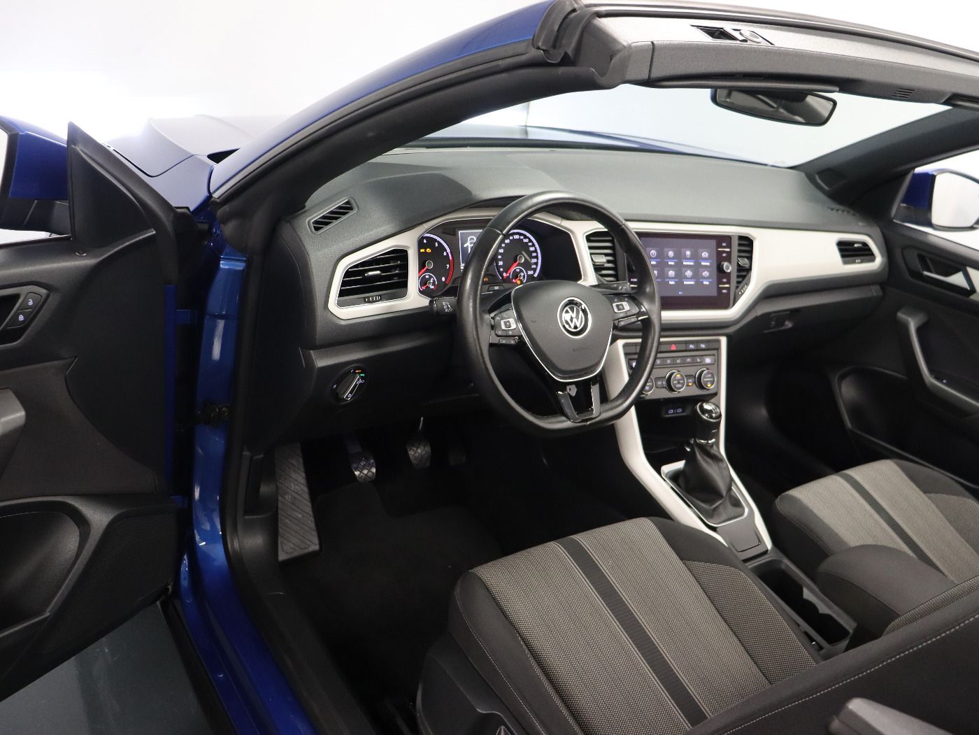 Fahrzeugabbildung Volkswagen T-Roc Cabriolet 1.5 TSI Style Navi RearView Blin