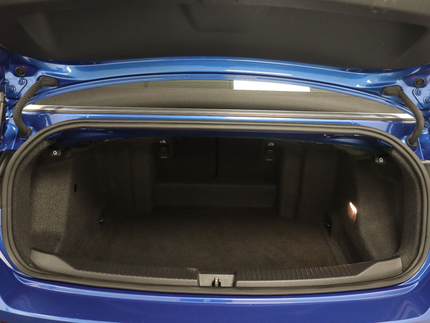 Fahrzeugabbildung Volkswagen T-Roc Cabriolet 1.5 TSI Style Navi RearView Blin