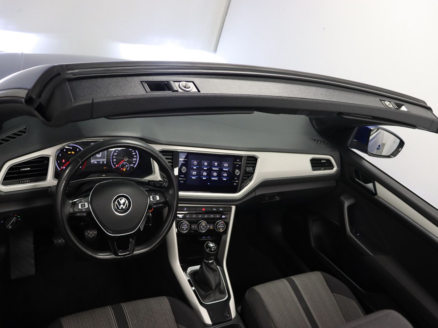 Fahrzeugabbildung Volkswagen T-Roc Cabriolet 1.5 TSI Style Navi RearView Blin