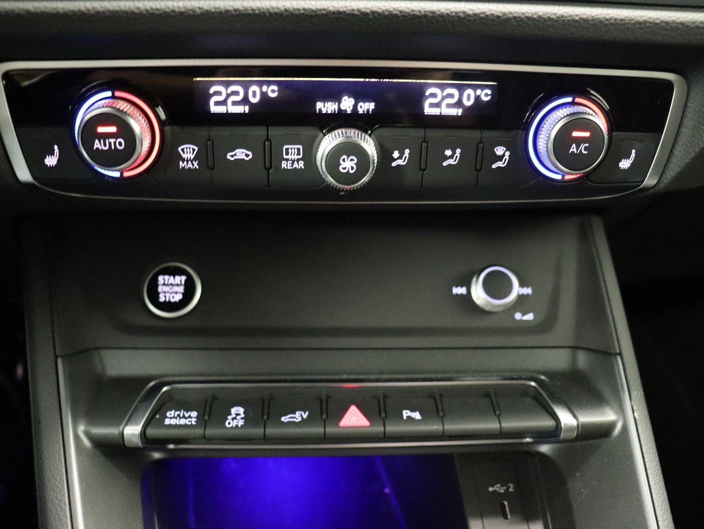 Fahrzeugabbildung Audi Q3 45 TFSI e S tronic S-Line |ACC|FLA|LED|LM|AHK