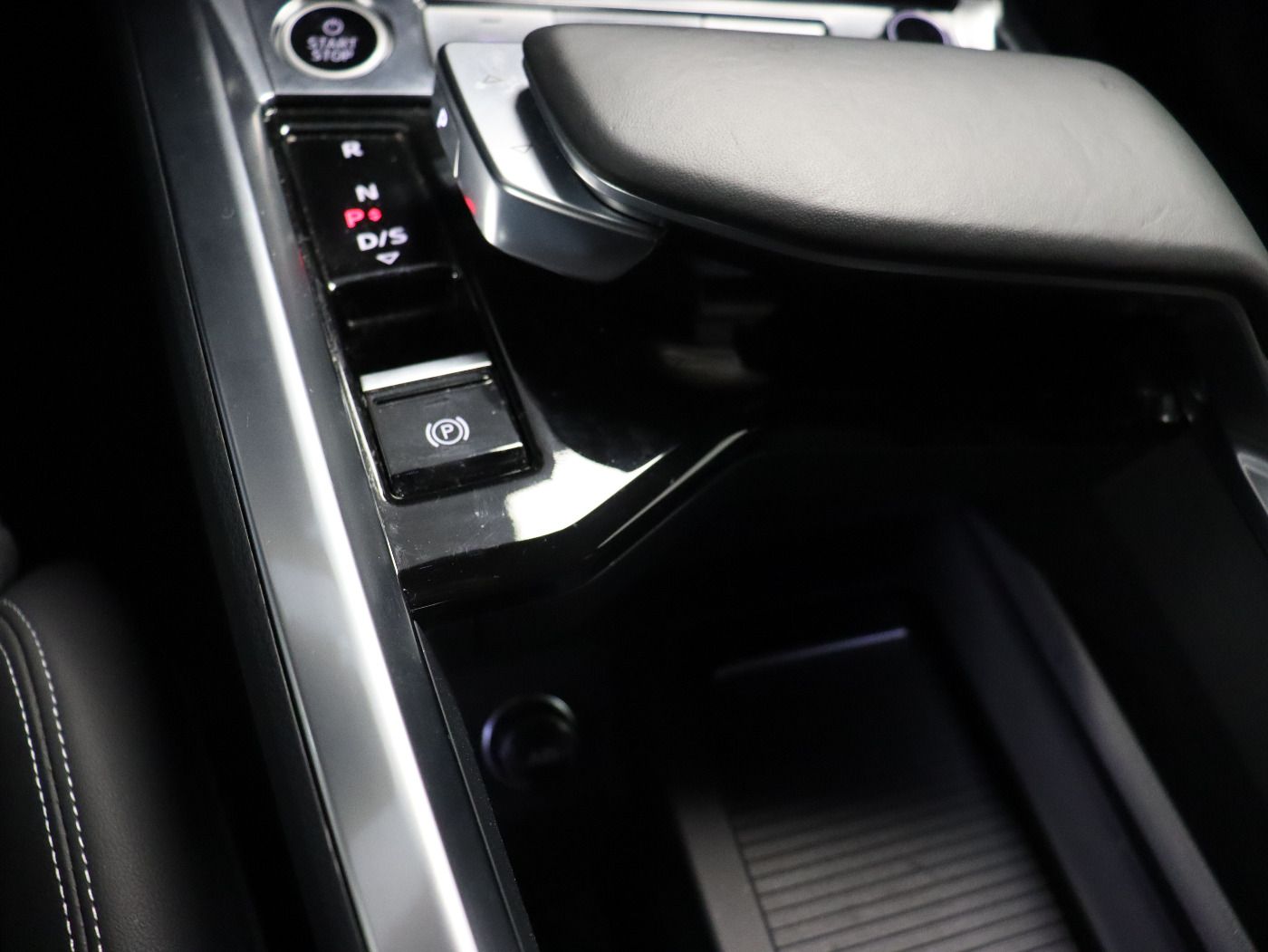 Fahrzeugabbildung Audi Q8 e-tron Sportback 55 quattro S-Line |Matrix