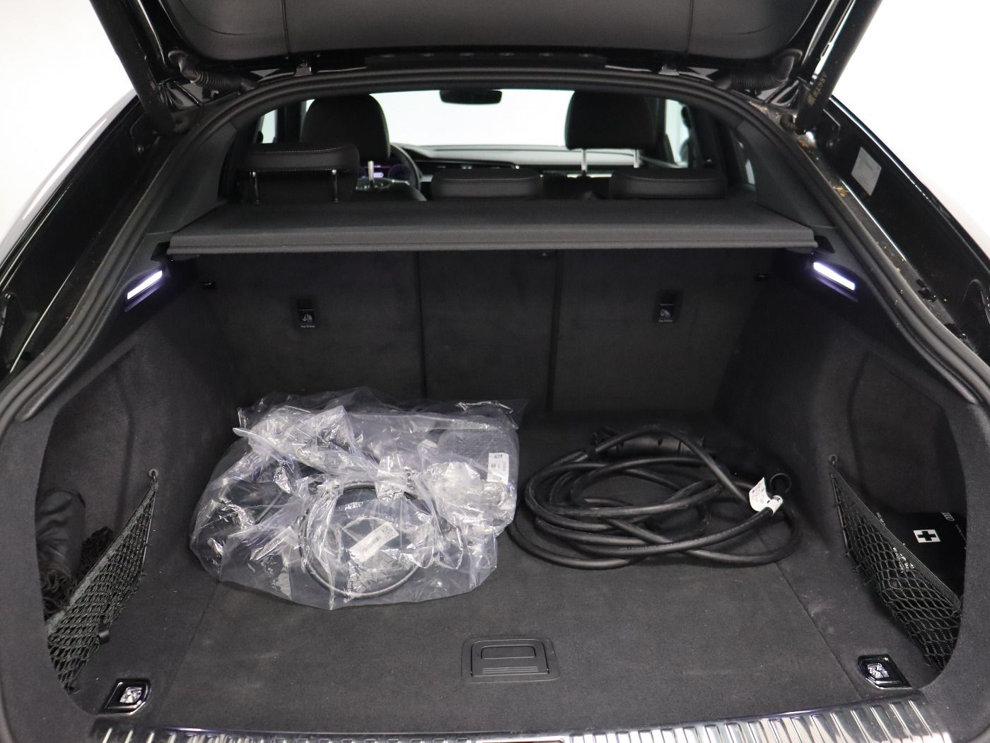 Fahrzeugabbildung Audi Q8 e-tron Sportback 55 quattro S-Line |Matrix