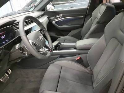 Fahrzeugabbildung Audi Q8 e-tron Sportback 55 quattro S-Line |Matrix