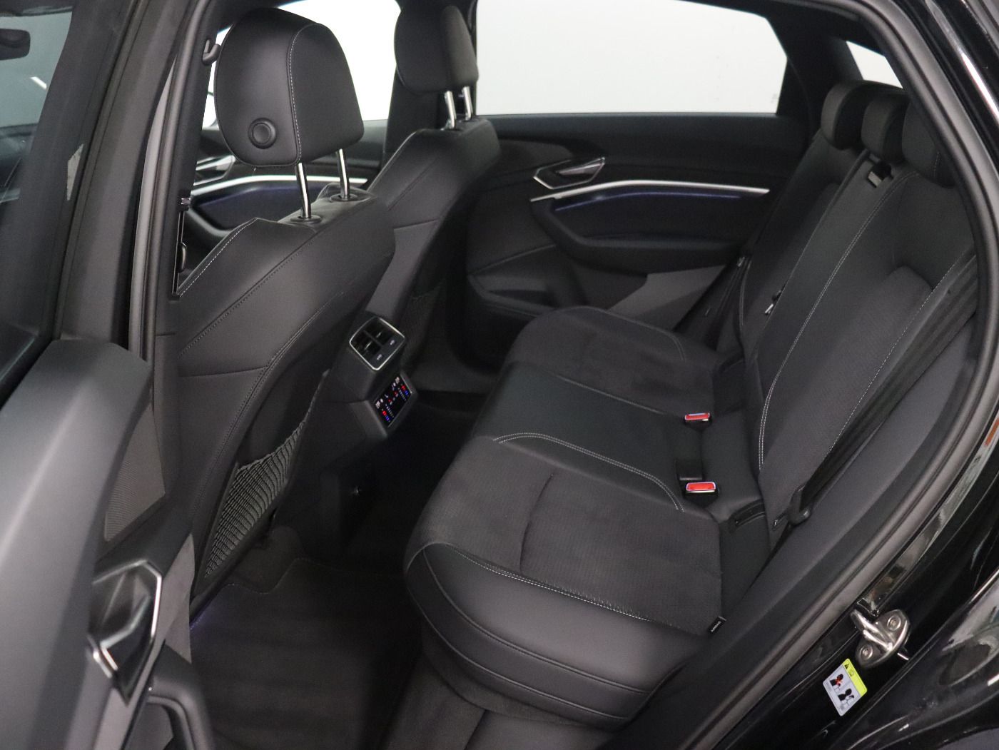 Fahrzeugabbildung Audi Q8 e-tron Sportback 55 quattro S-Line |Matrix