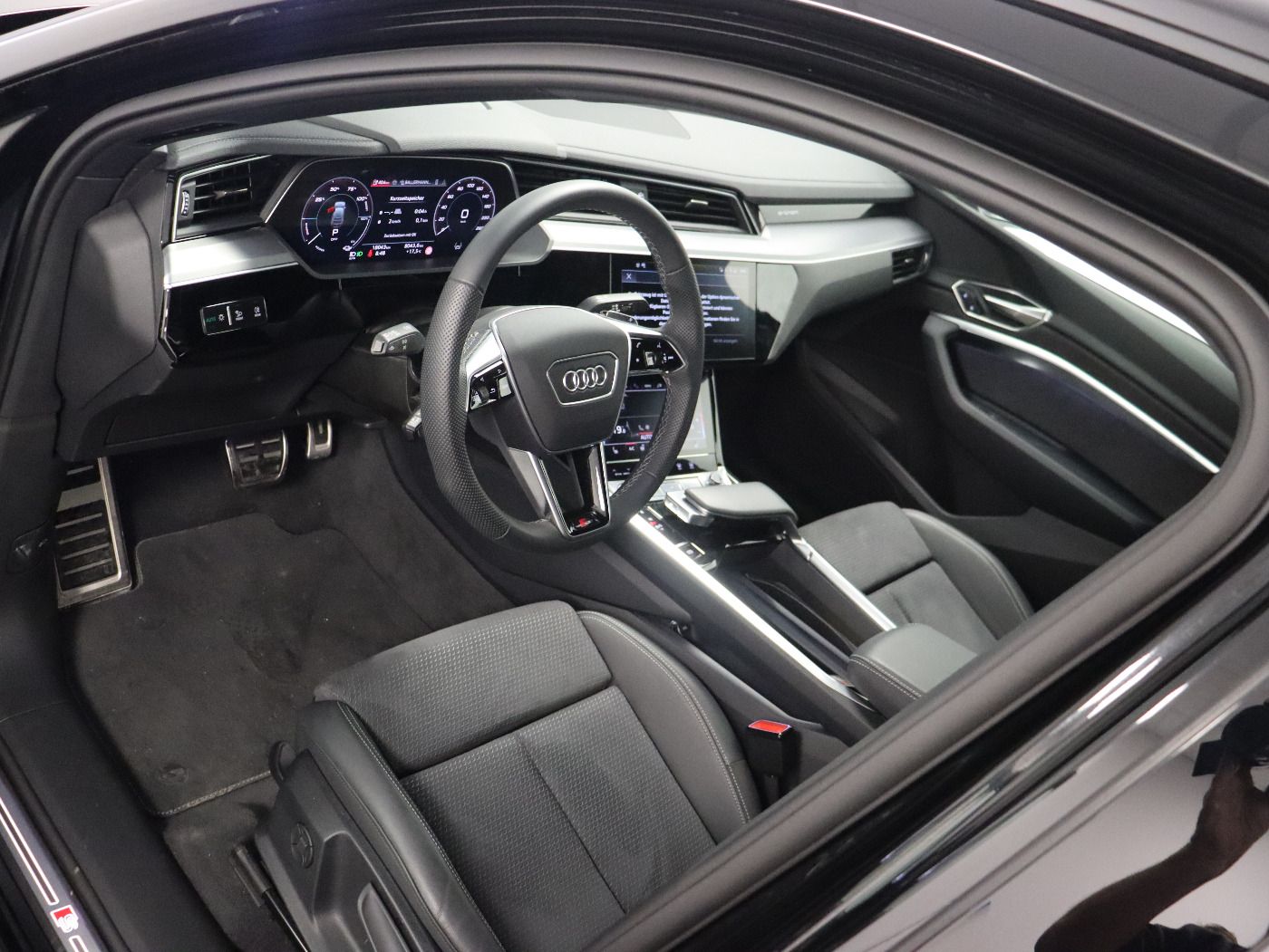 Fahrzeugabbildung Audi Q8 e-tron Sportback 55 quattro S-Line |Matrix