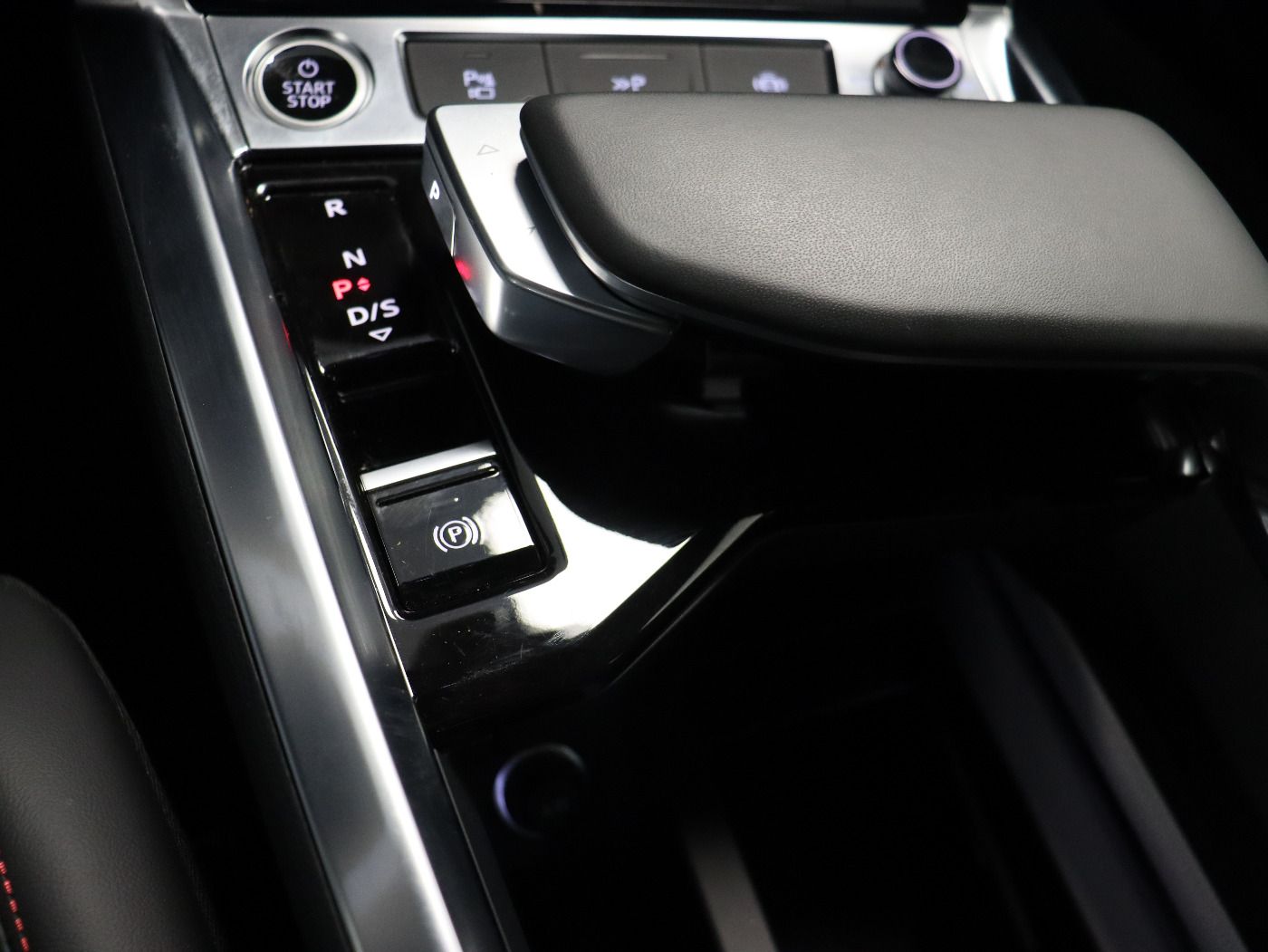 Fahrzeugabbildung Audi Q8 e-tron 55 quattro S-Line |Matrix|Luft|ACC