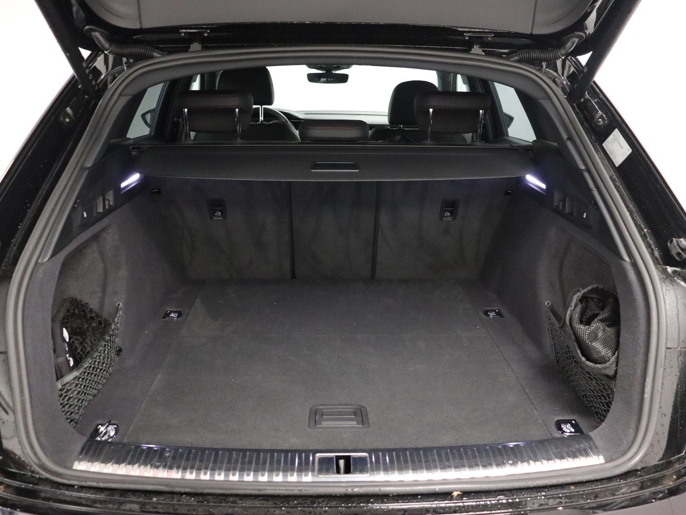 Fahrzeugabbildung Audi Q8 e-tron 55 quattro S-Line |Matrix|Luft|ACC