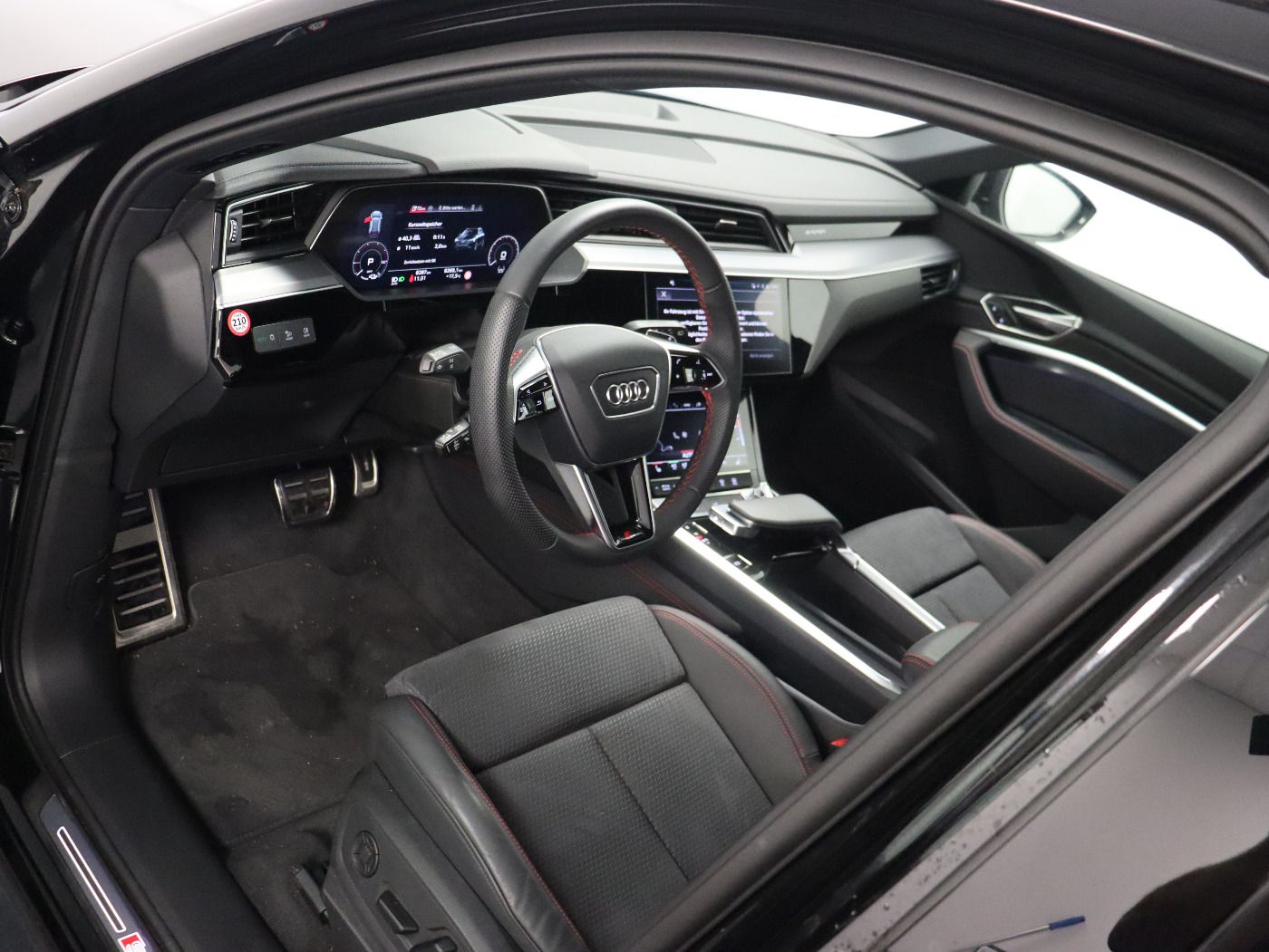 Fahrzeugabbildung Audi Q8 e-tron 55 quattro S-Line |Matrix|Luft|ACC