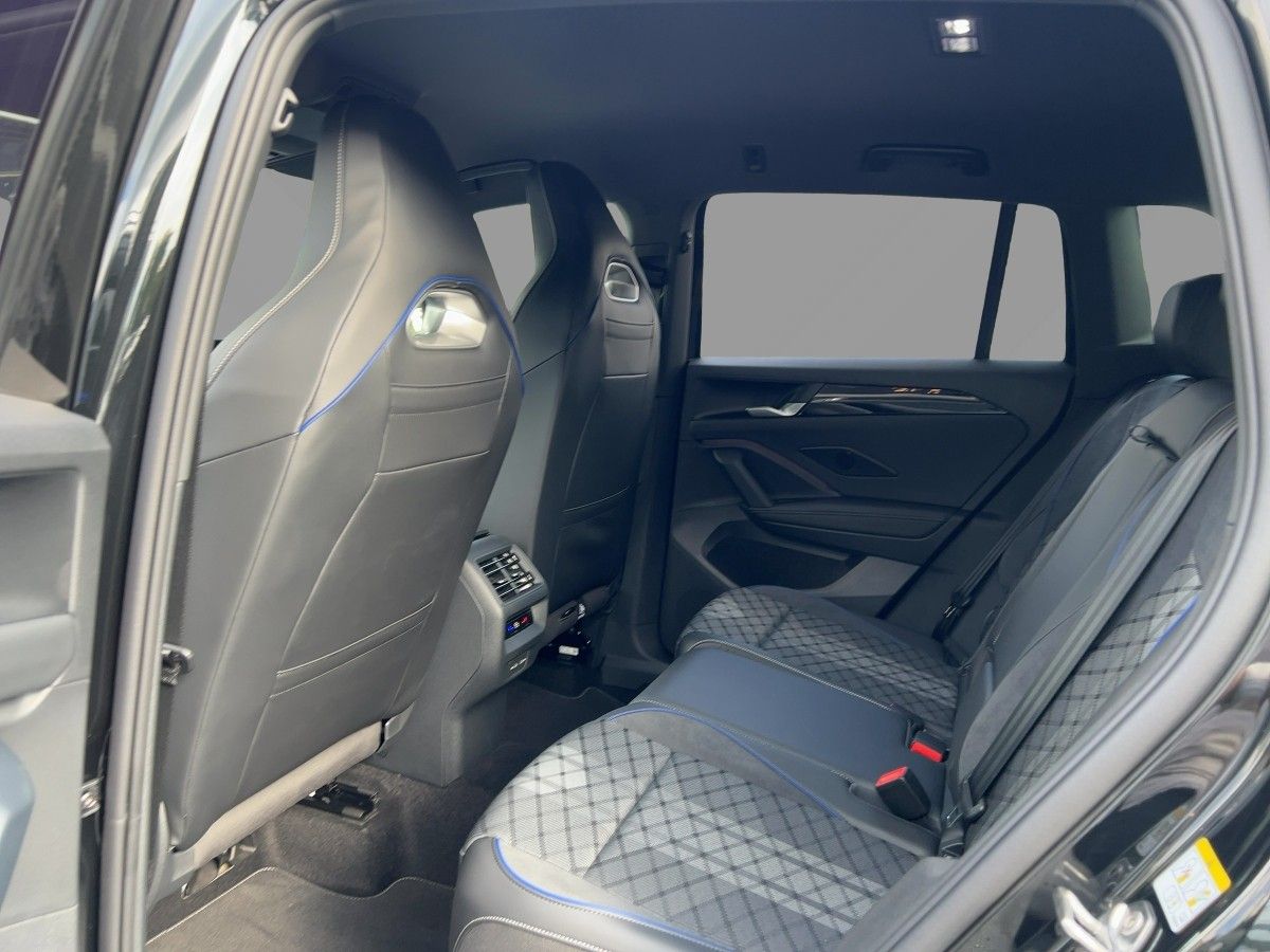 Fahrzeugabbildung Volkswagen Tiguan TDI DSG R-Line AHK Navi Black Style 360°