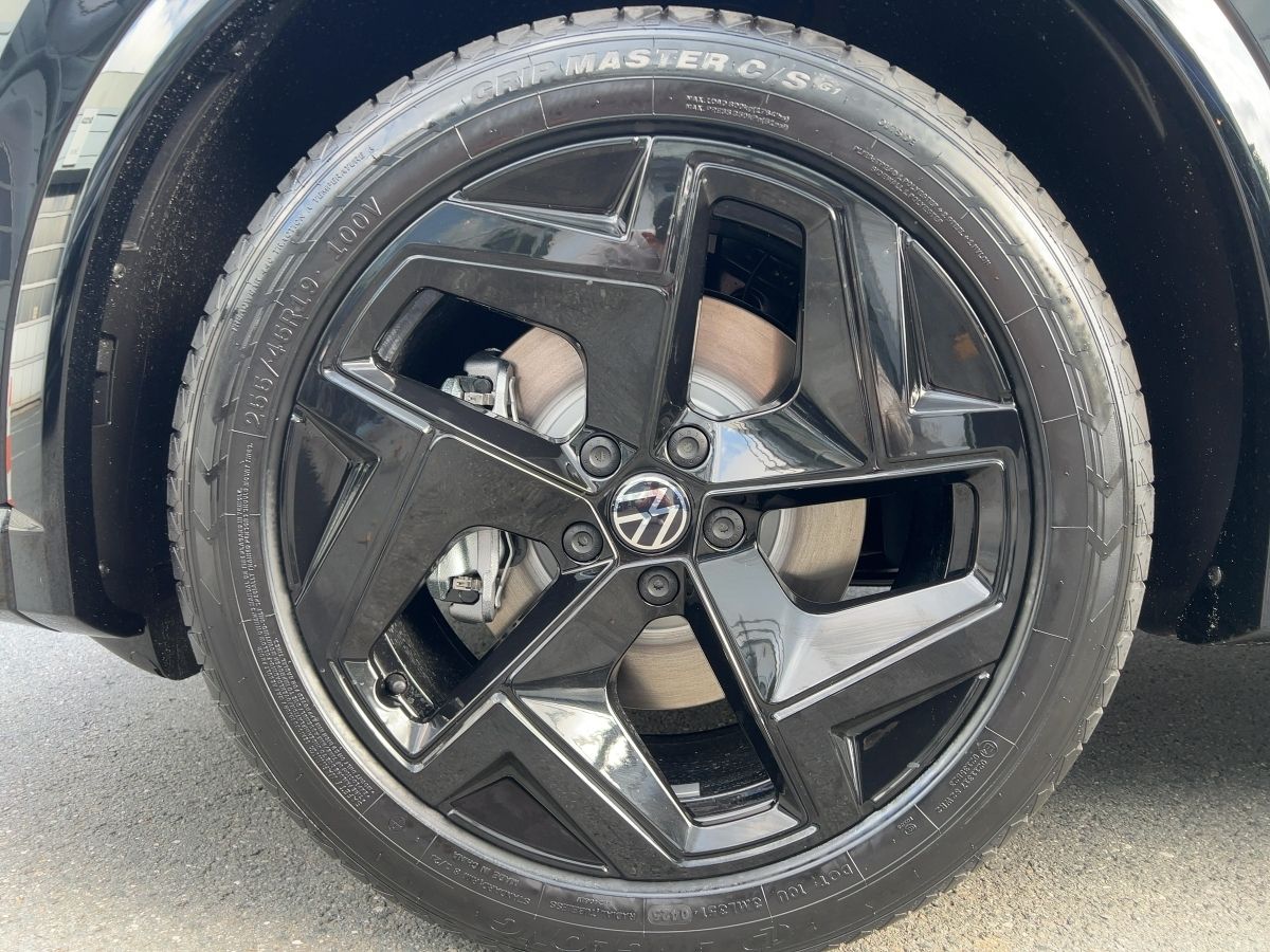 Fahrzeugabbildung Volkswagen Tiguan TDI DSG R-Line AHK Navi Black Style 360°