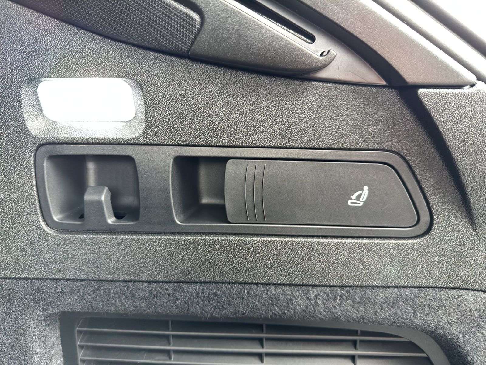 Fahrzeugabbildung Audi A5 Avant e-hybrid quattro 270 kW S tronic |AHK