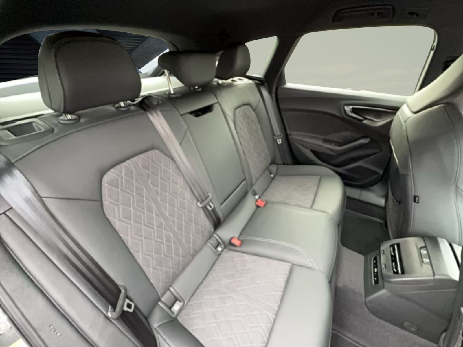 Fahrzeugabbildung Audi A5 Avant e-hybrid quattro 270 kW S tronic |AHK