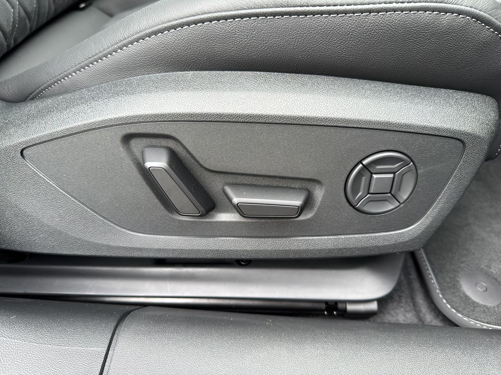 Fahrzeugabbildung Audi A5 Avant e-hybrid quattro 270 kW S tronic |AHK