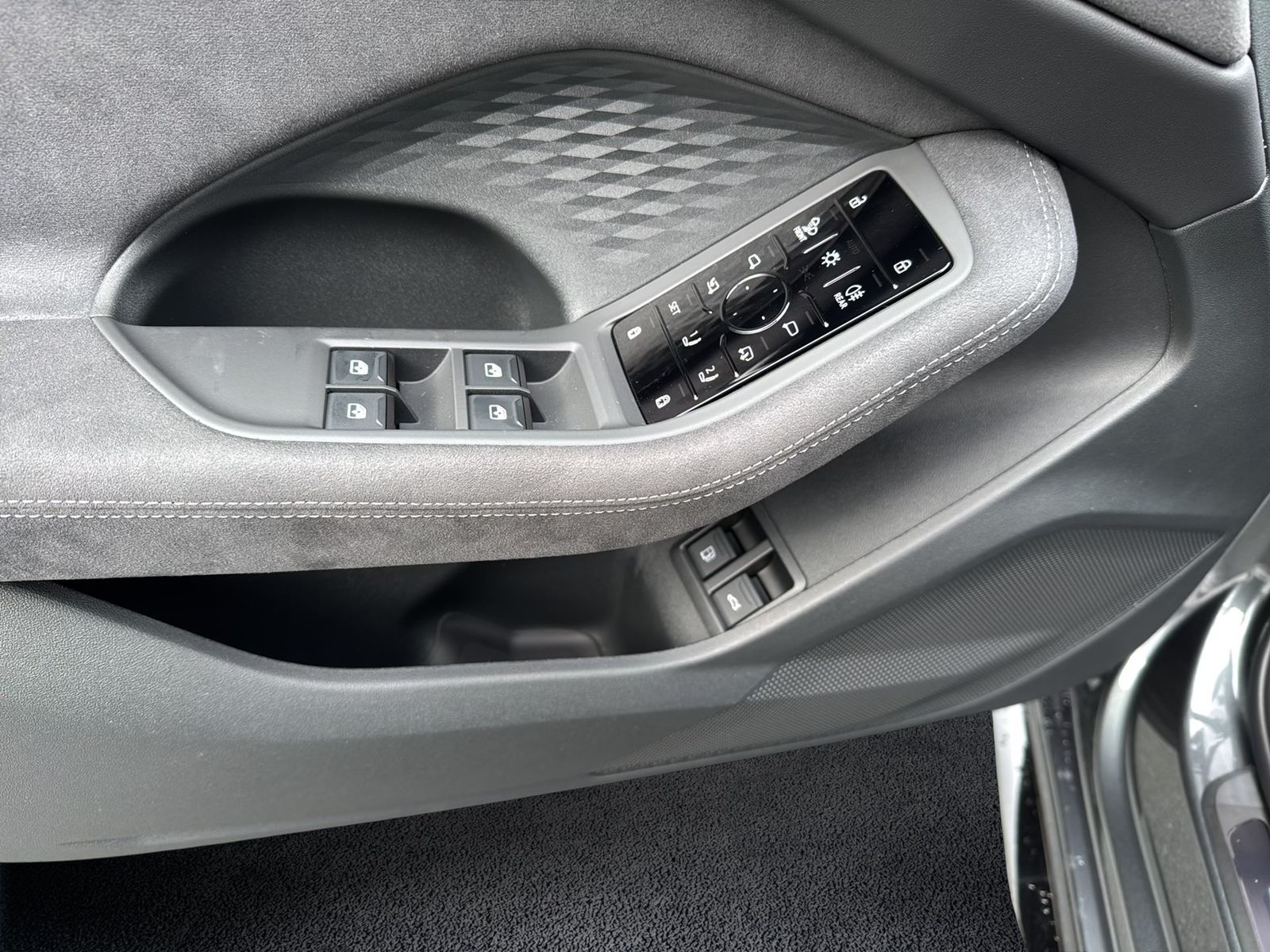 Fahrzeugabbildung Audi A5 Avant e-hybrid quattro 270 kW S tronic |AHK