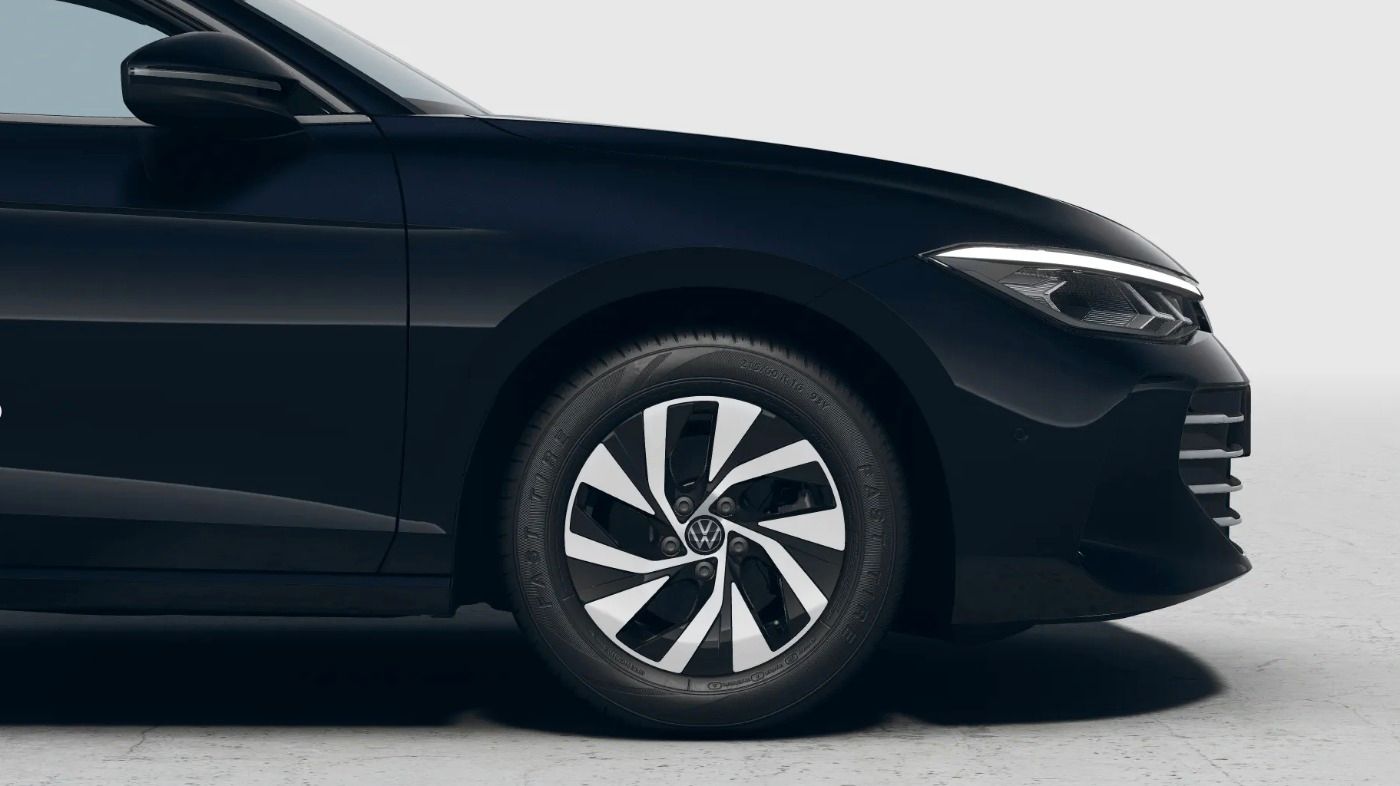 Fahrzeugabbildung Volkswagen Passat TDI Business AHK Navi HUD Winterräder DCC