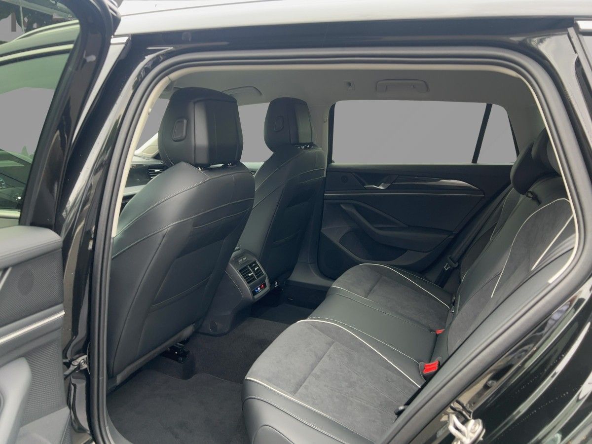 Fahrzeugabbildung Volkswagen Passat TDI Business AHK Navi HUD Winterräder DCC