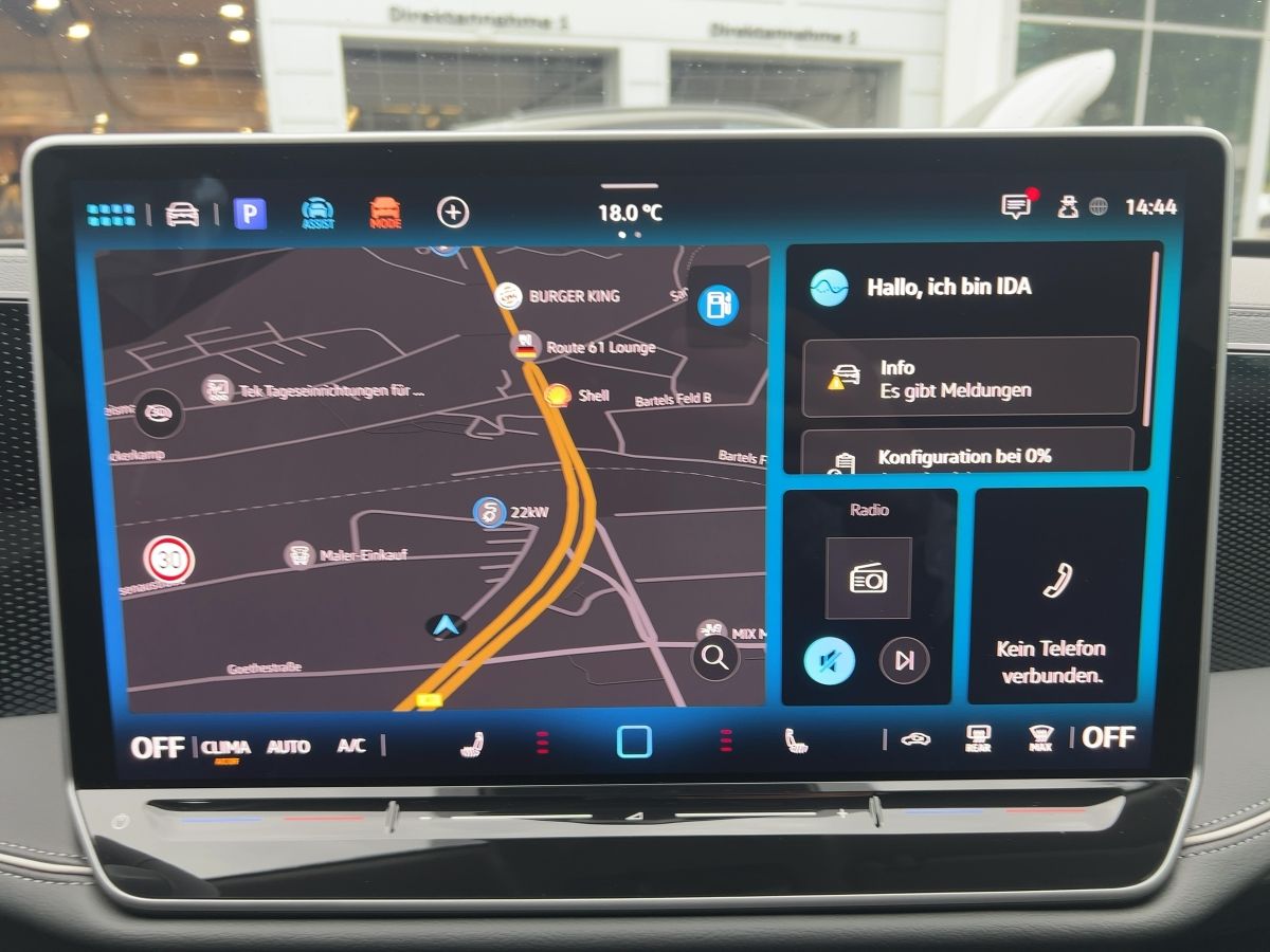 Fahrzeugabbildung Volkswagen Passat TDI Business AHK Navi HUD Winterräder DCC