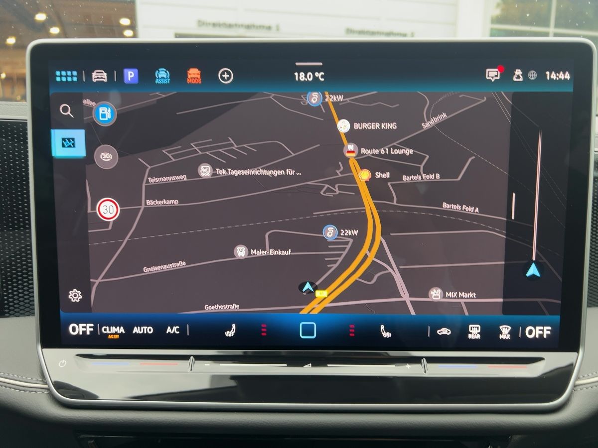 Fahrzeugabbildung Volkswagen Passat TDI Business AHK Navi HUD Winterräder DCC