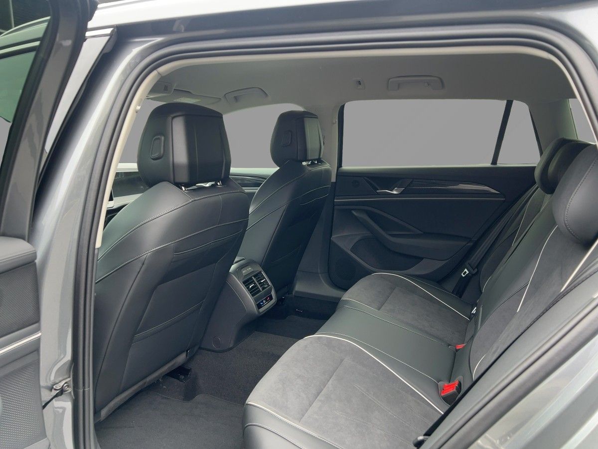 Fahrzeugabbildung Volkswagen Passat TDI Business AHK Navi HUD Winterräder DCC