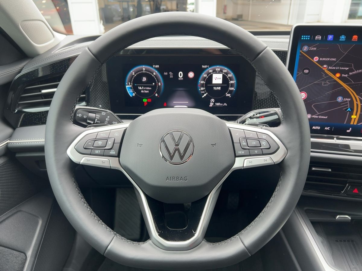 Fahrzeugabbildung Volkswagen Passat TDI Business AHK Navi HUD Winterräder DCC