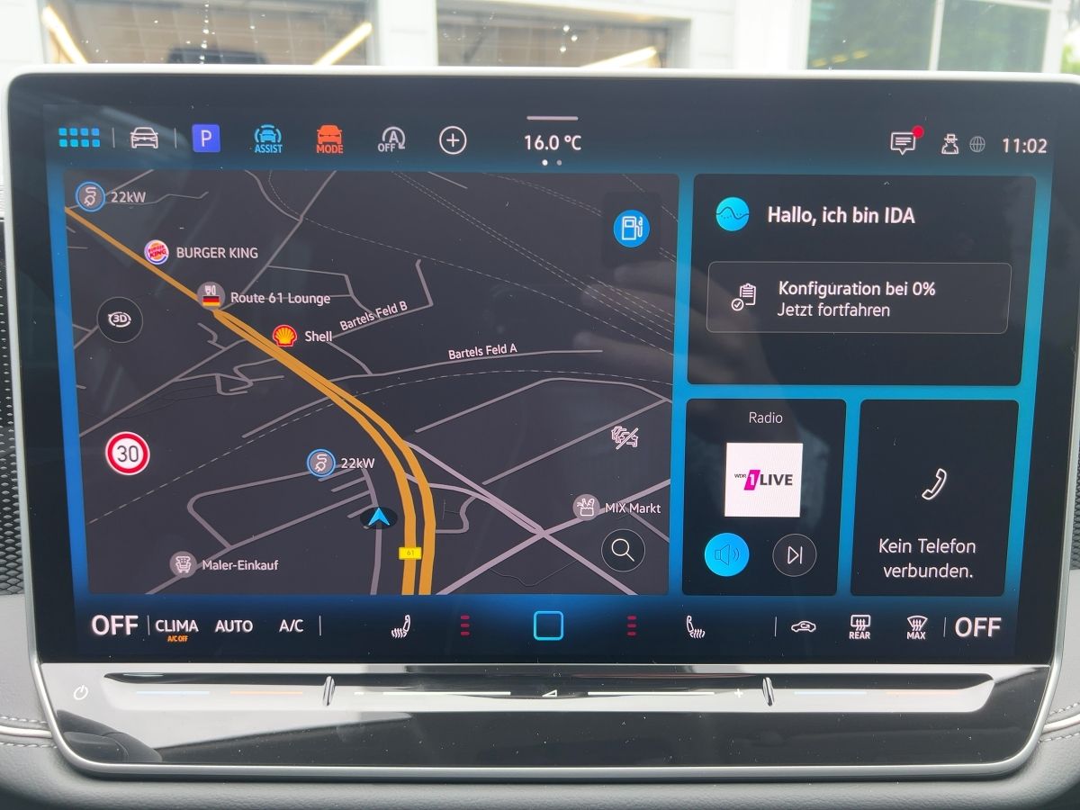 Fahrzeugabbildung Volkswagen Passat TDI Business AHK Navi HUD Winterräder DCC
