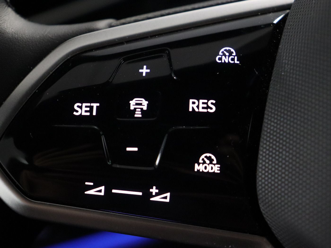 Fahrzeug autohaus mense Fahrzeugabbildung Volkswagen ID.7 Tourer Pro |AHK|Navi|ACC|CarPlay|HUD|elSitz