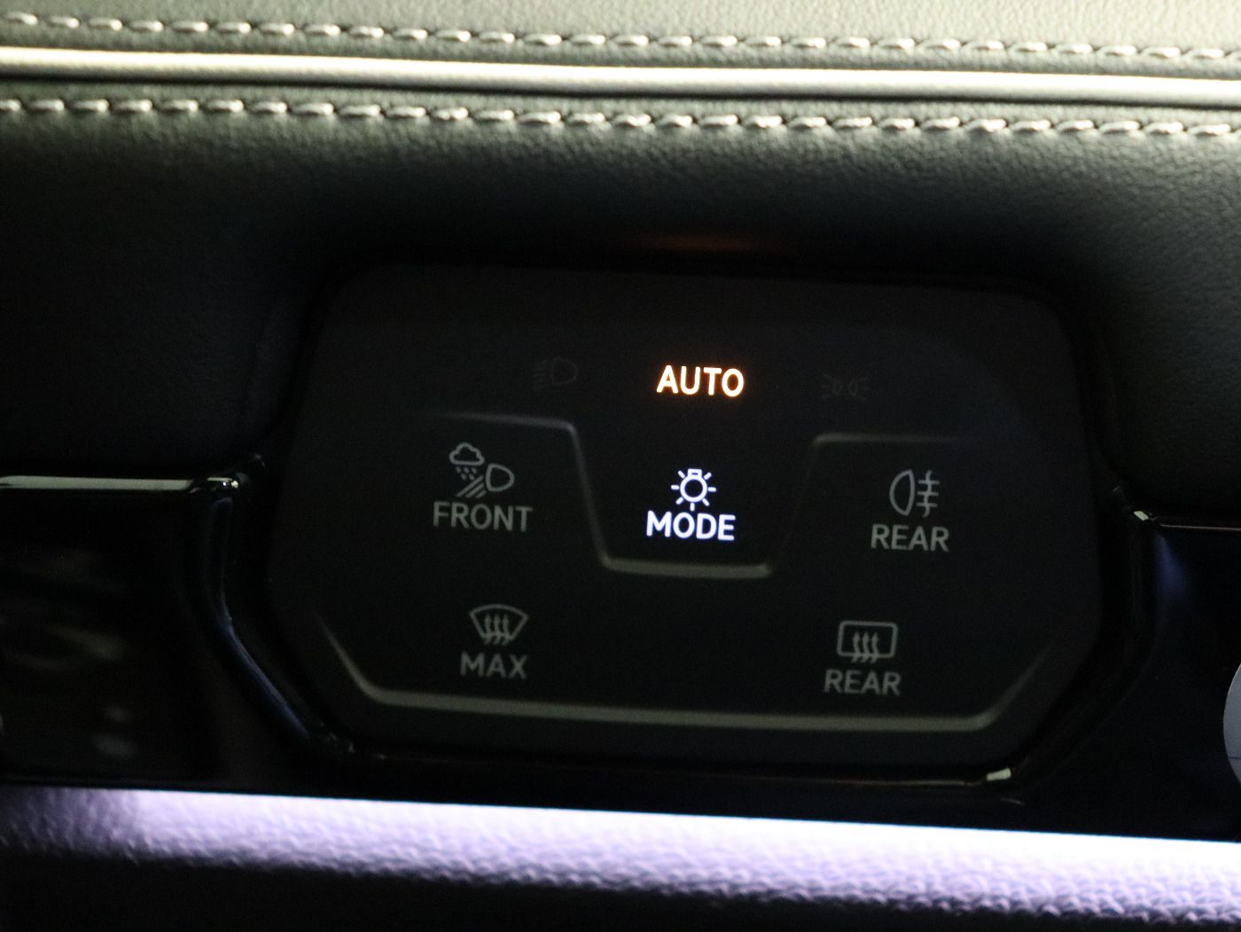 Fahrzeugabbildung Volkswagen ID.7 Tourer Pro |AHK|4xSHZG|Massage|Navi|ACC|h/k