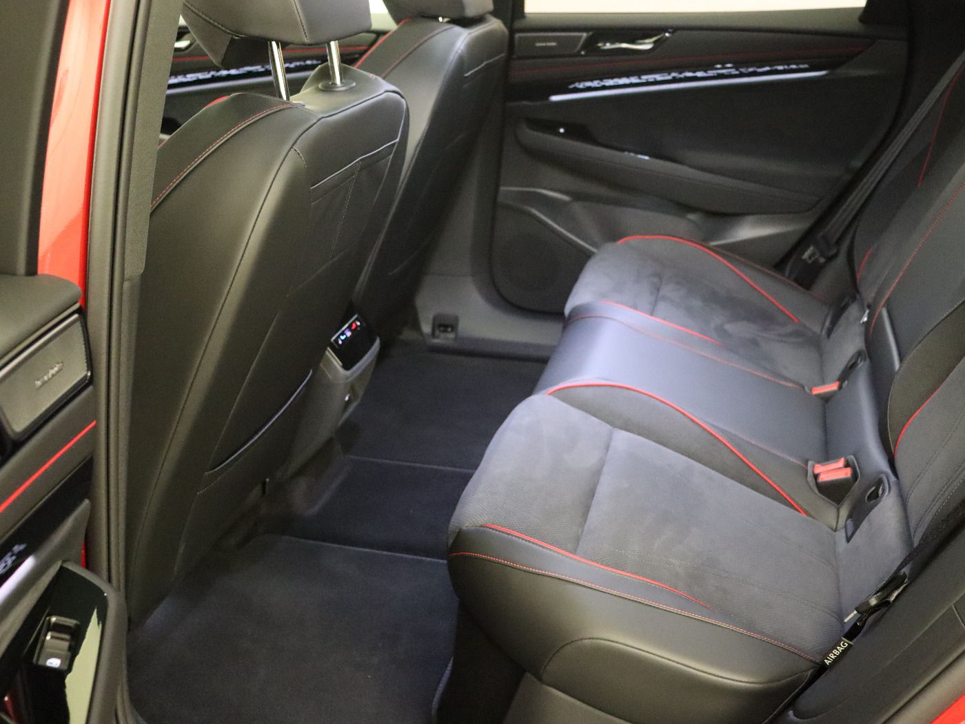 Fahrzeugabbildung Volkswagen ID.7 Tourer GTX 4Motion |AHK|Pano|4xSHZG|Navi